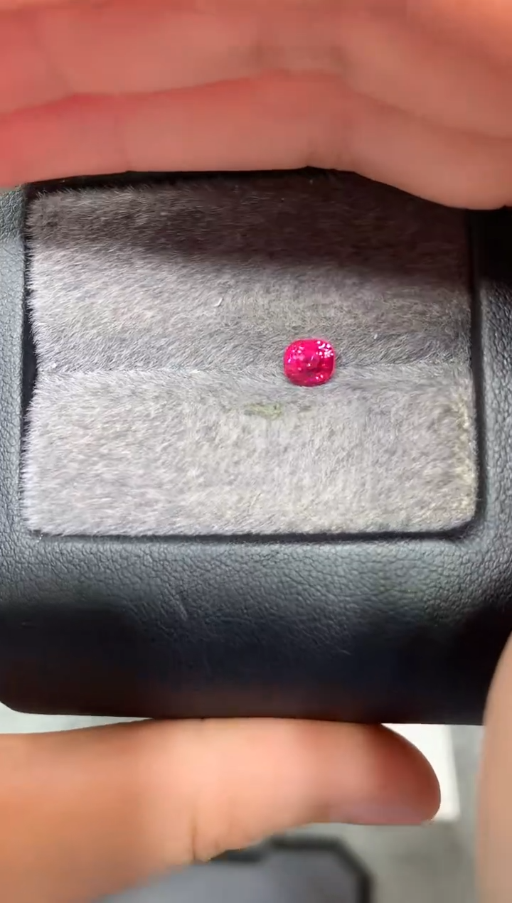 定制尖晶石裸石未镶嵌枕型 绝地 0.82ct