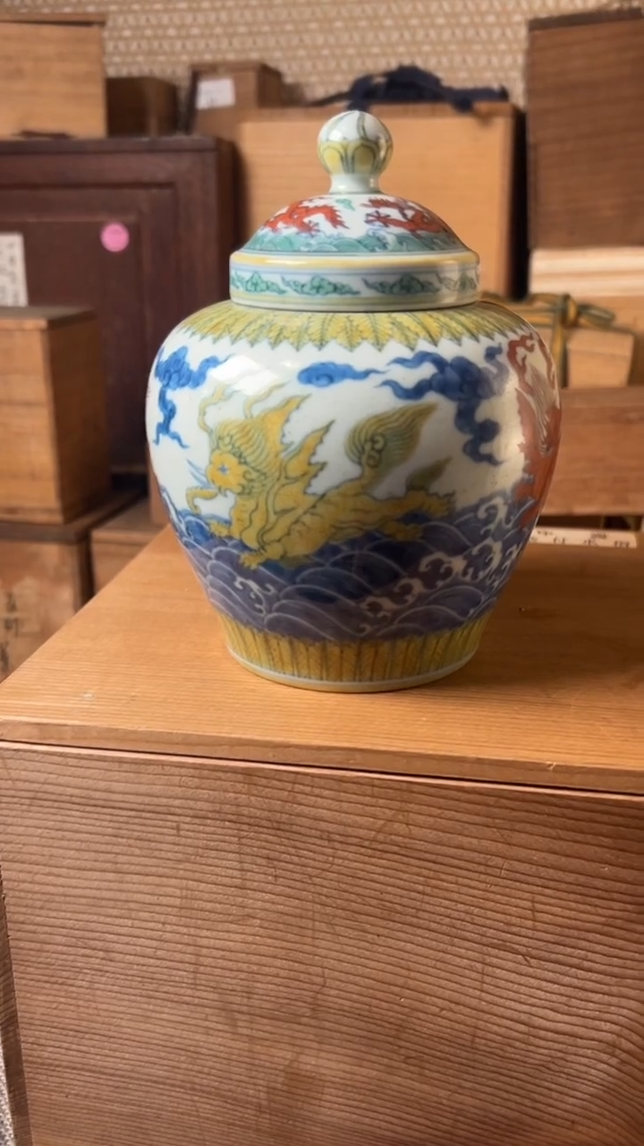 摆件瓷一只斗彩盖罐