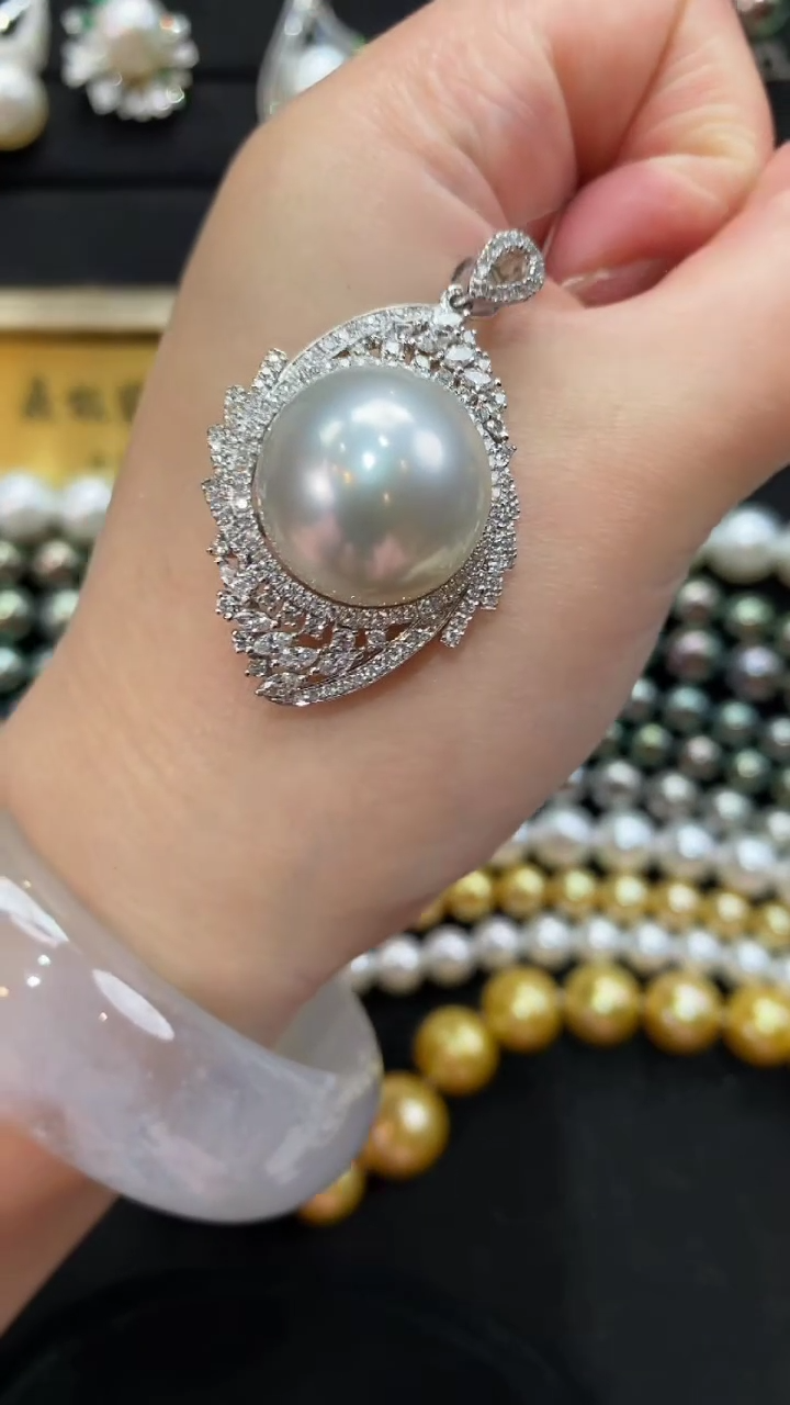 【闪购商品】海水珍珠颈饰18K金镶嵌吊坠