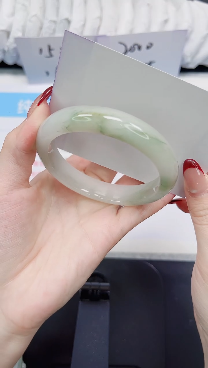 【闪购商品】石英质玉手镯未镶嵌36