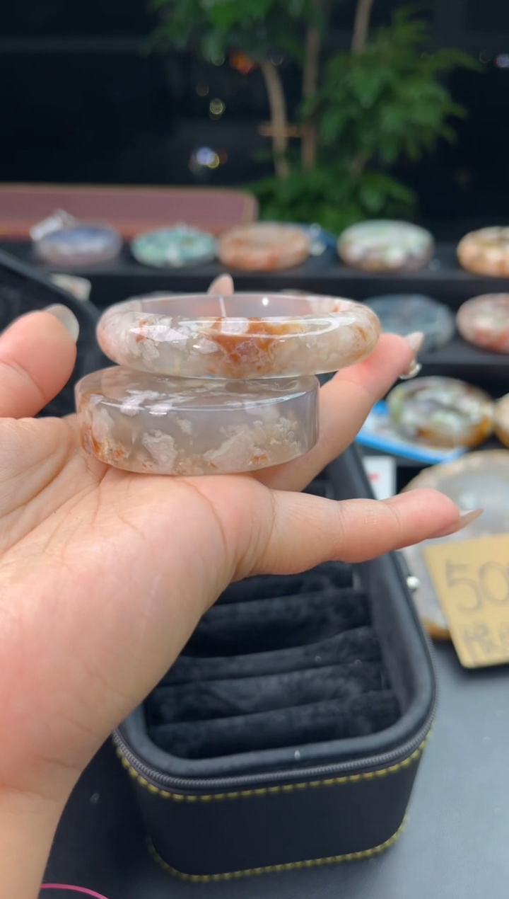 【闪购商品】石英质玉手镯未镶嵌赠送镯心（圈口56