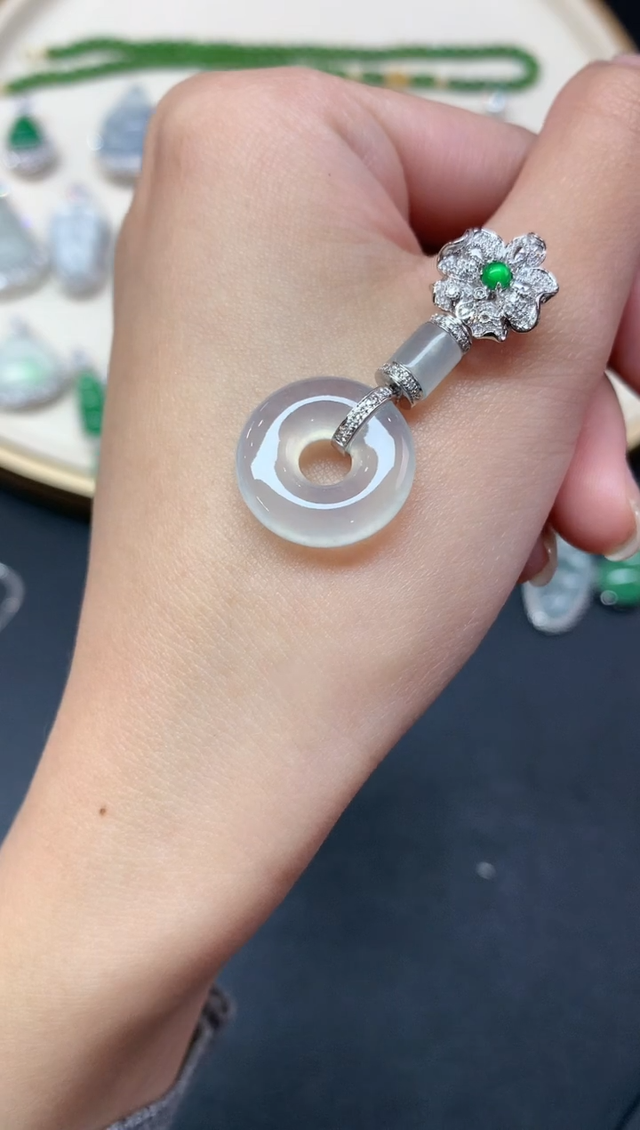 【闪购商品】翡翠吊坠(不含链)18K金镶嵌吊坠A50|12800
