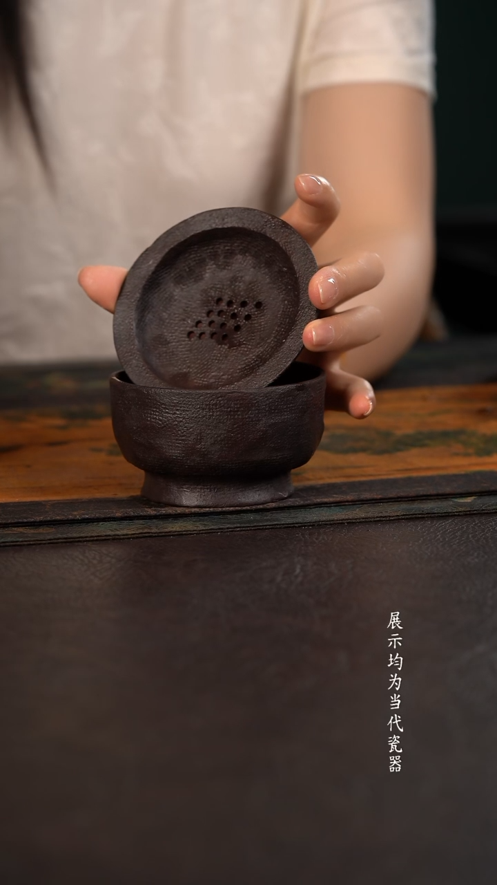 伟壶双层壶承-小莲蓬