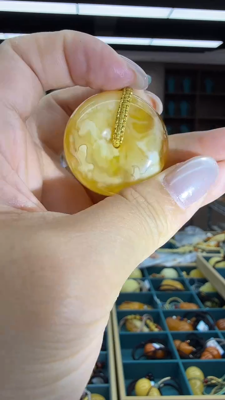 琥珀颈饰未镶嵌181秒拍号 假一罚三 