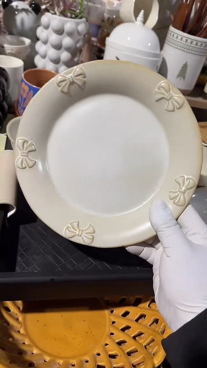 陶瓷蝴蝶结深盘微瑕 凑满20元包邮