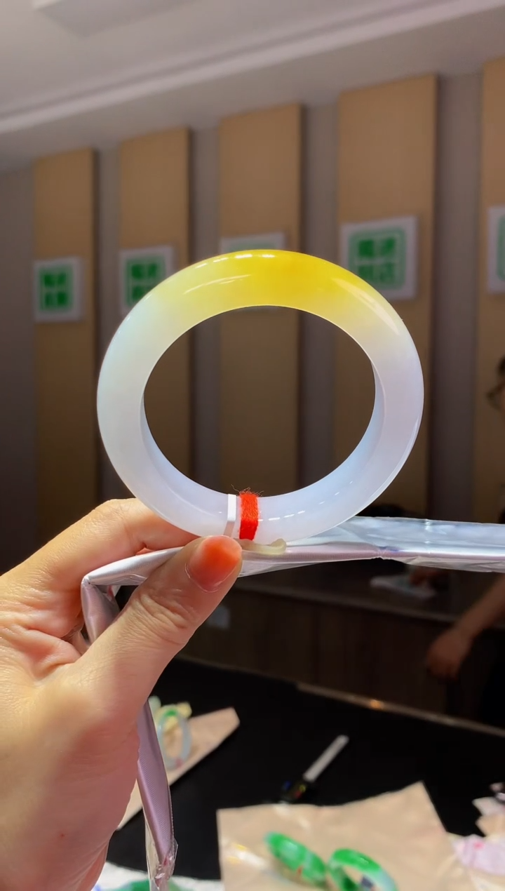 未镶嵌手镯翡翠- C26圈口 58.4全款30万 定金2万