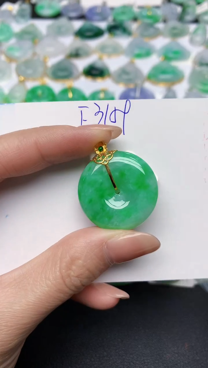 颈饰18K金镶嵌翡翠 天然缅甸A货翡翠百元以上9元证书费自理