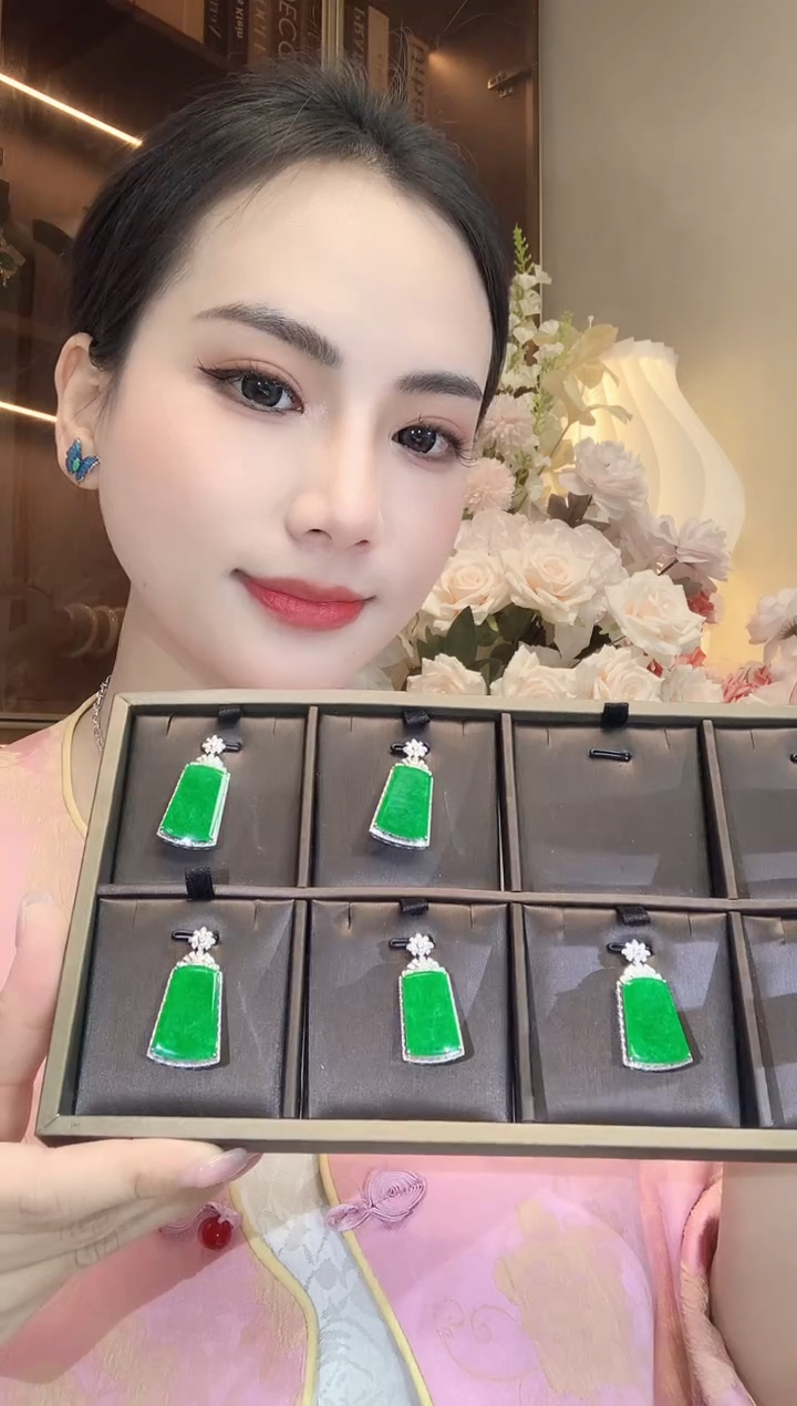 【闪购商品】翡翠吊坠(不含链)18K金镶嵌A45 多样性发货一件