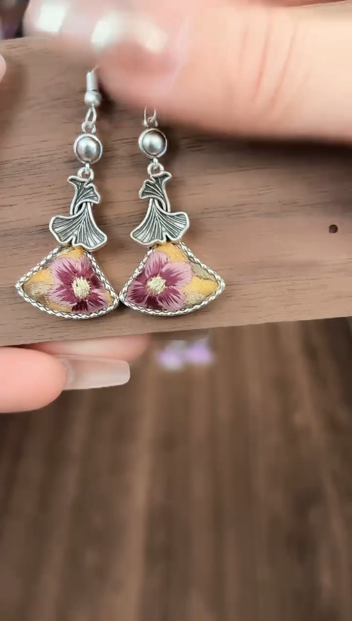 织绣非遗艺枝独秀老绣饰品085