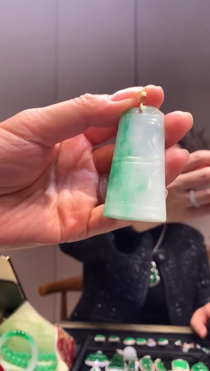 【闪购商品】翡翠吊坠(不含链)18K金镶嵌无事牌 