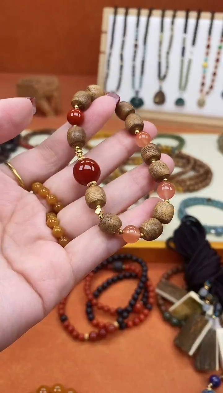 手串檀香木未镶嵌单圈加里曼丹南红手串