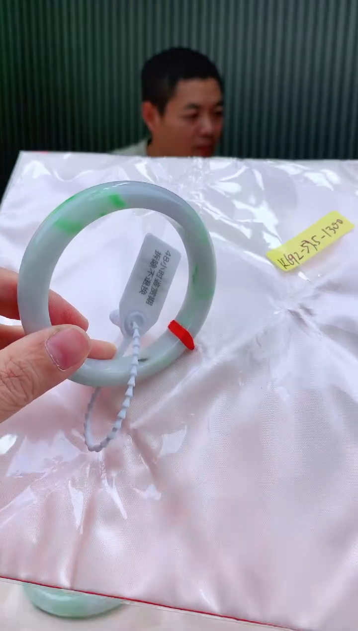 未镶嵌手镯翡翠55+