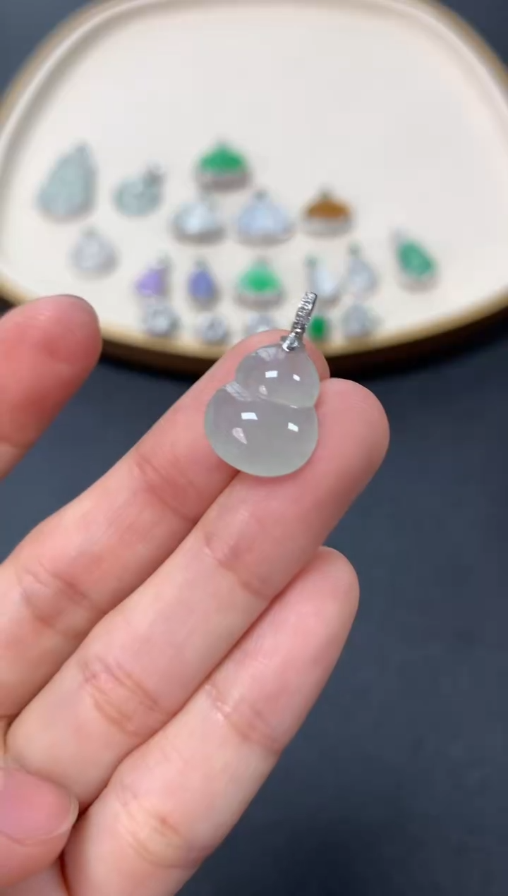 【闪购商品】翡翠吊坠(不含链)18K金镶嵌980