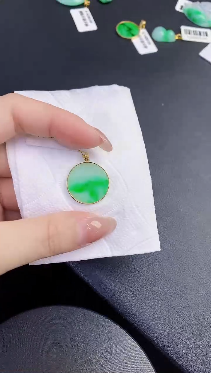 颈饰18K金镶嵌翡翠缅甸天然翡翠A货