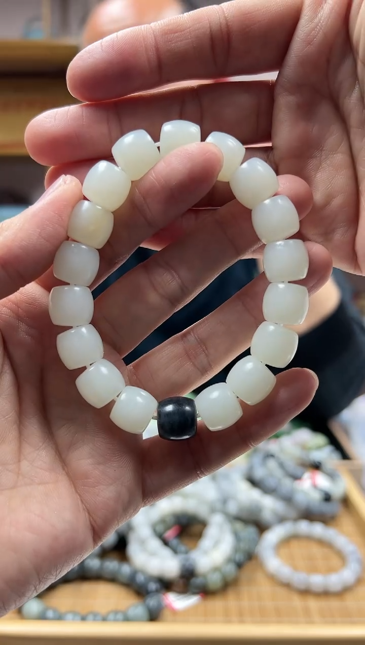 【闪购商品】和田玉手链未镶嵌12皮沁