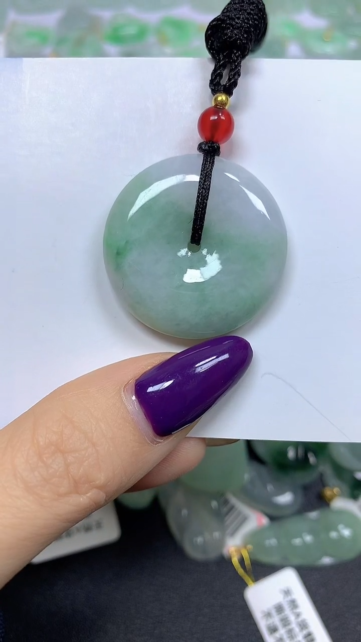 颈饰未镶嵌翡翠 