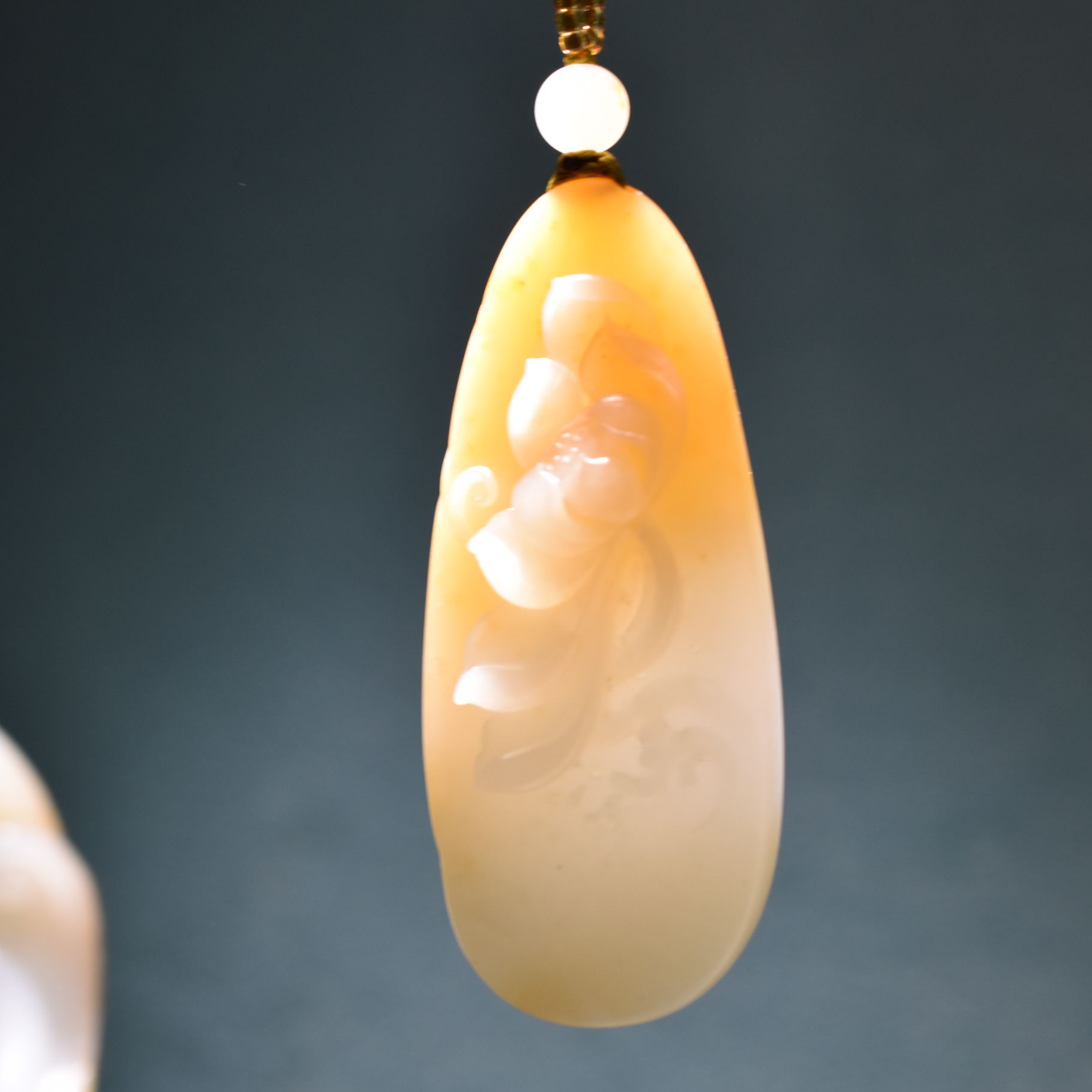 新疆和田玉俏色巧雕一品清廉