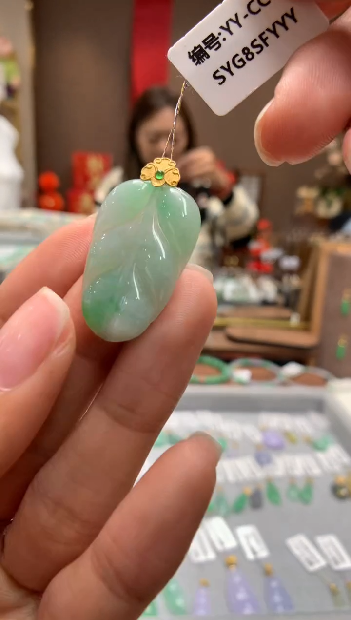 【闪购商品】翡翠颈饰18K金镶嵌叶子