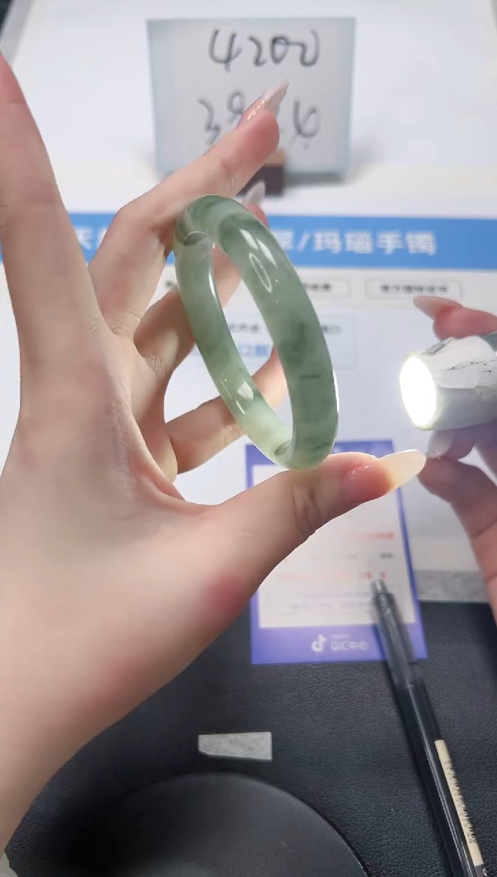 【闪购商品】石英质玉手镯未镶嵌208/飘花55