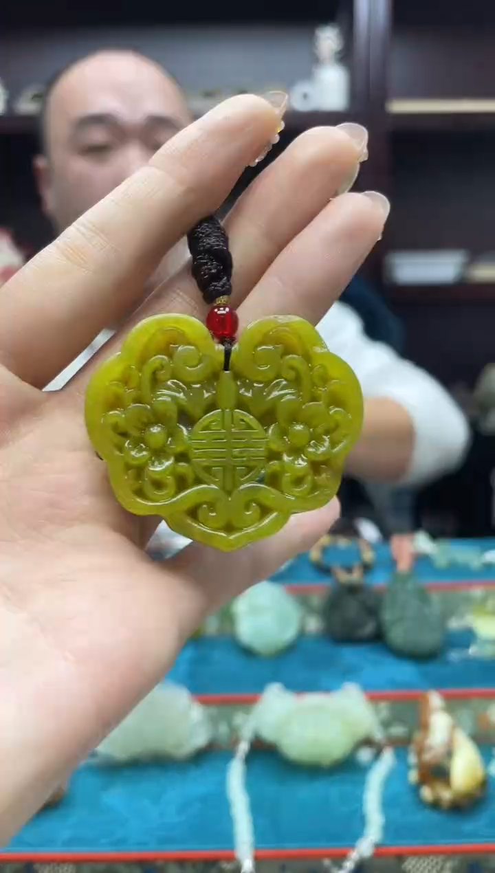 未镶嵌岫玉吊坠·