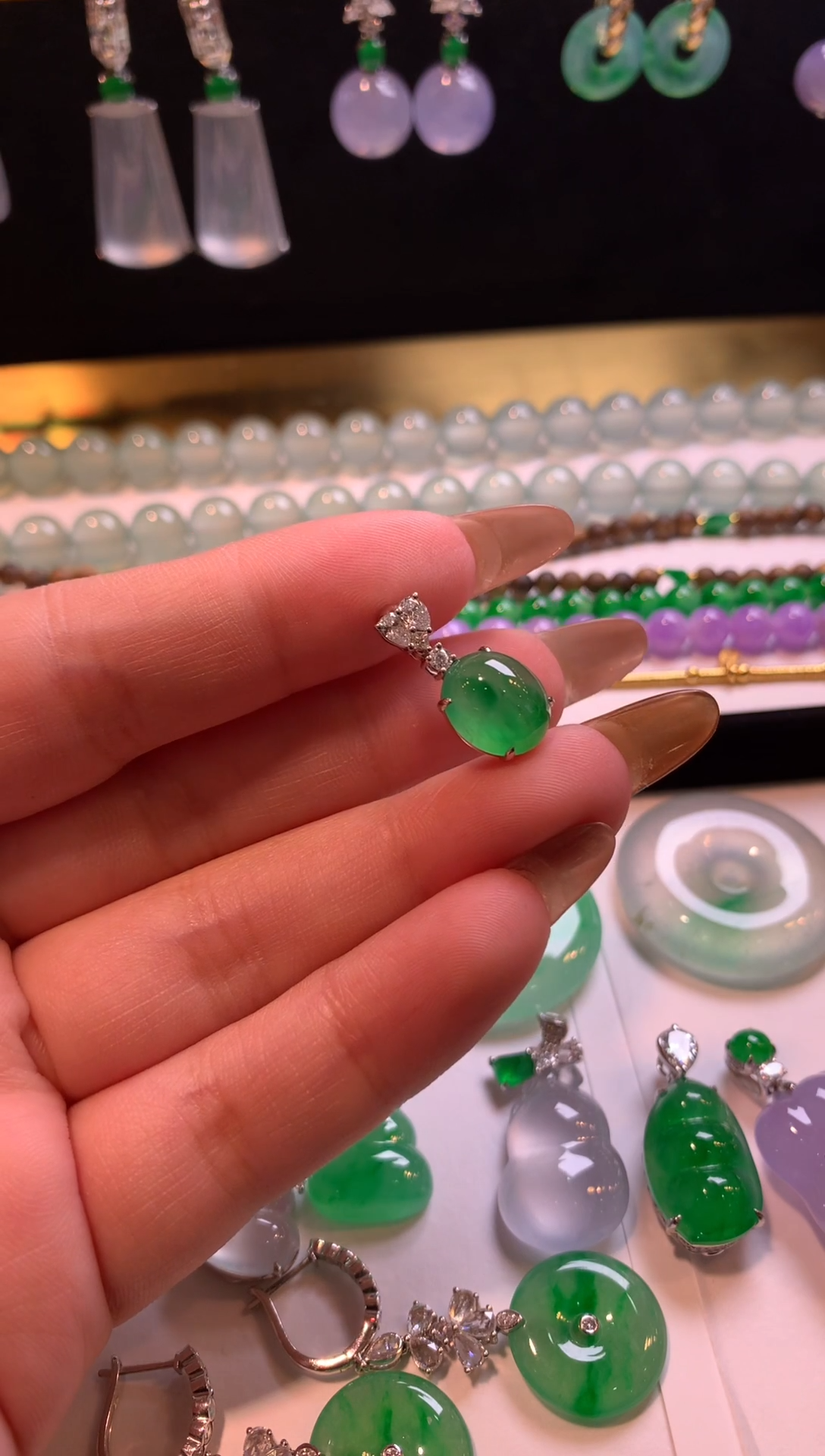 颈饰18K金镶嵌翡翠蛋面吊坠