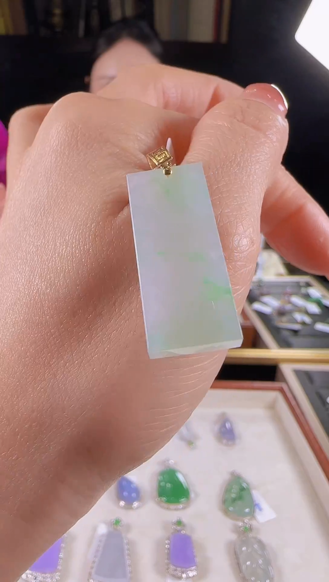 【闪购商品】翡翠手链18K金镶嵌飘绿无事牌