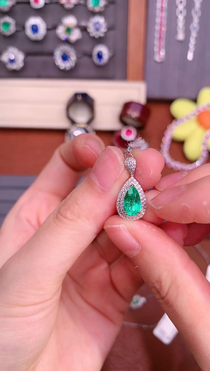 【闪购商品】祖母绿吊坠(不含链)18K金镶嵌1.15CT  哥伦比亚