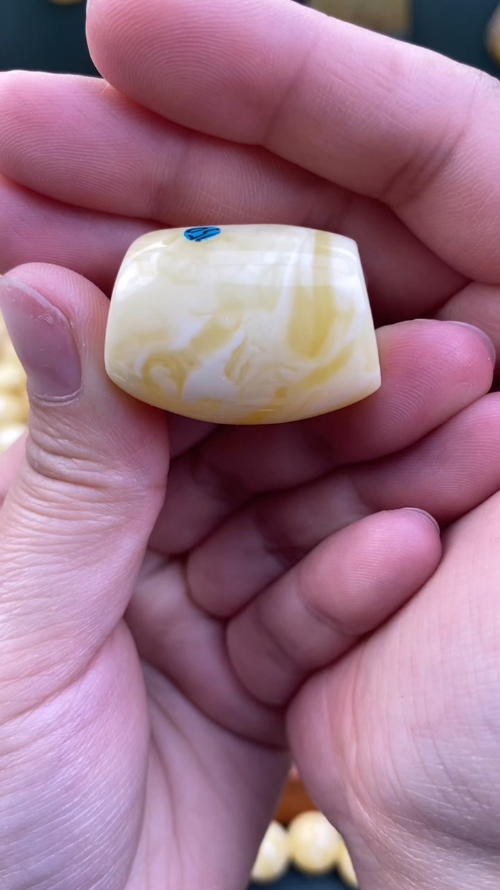 【闪购商品】琥珀裸石未镶嵌月.20