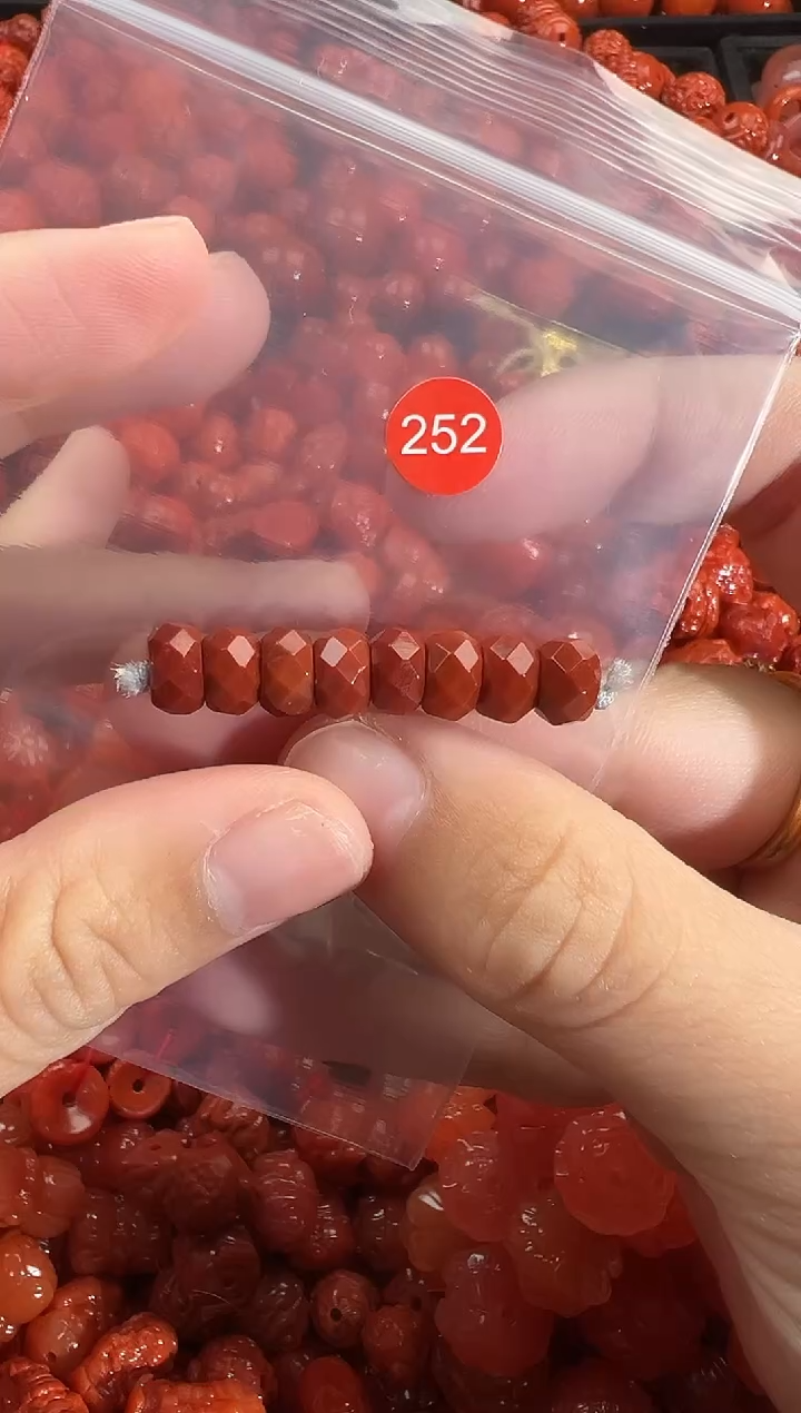 颈饰未镶嵌南红玛瑙1