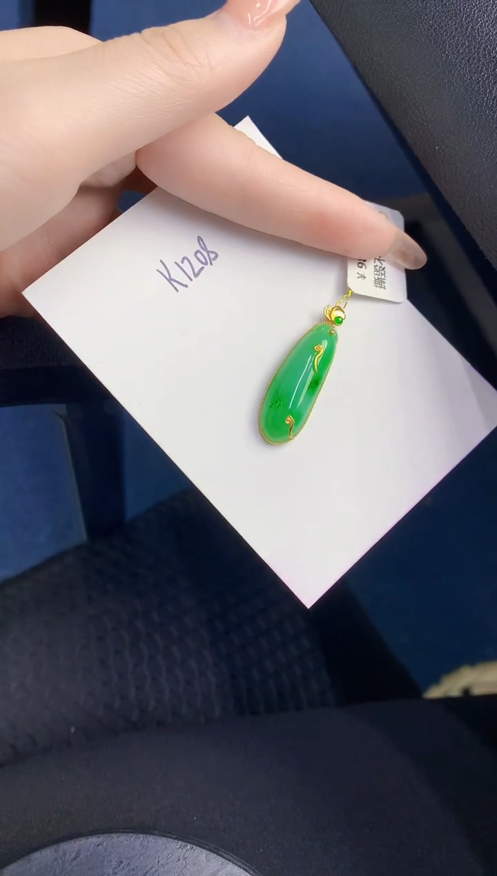 颈饰18K金镶嵌翡翠缅甸天然翡翠A货