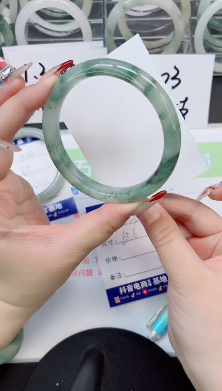 【闪购商品】石英质玉手镯未镶嵌a123