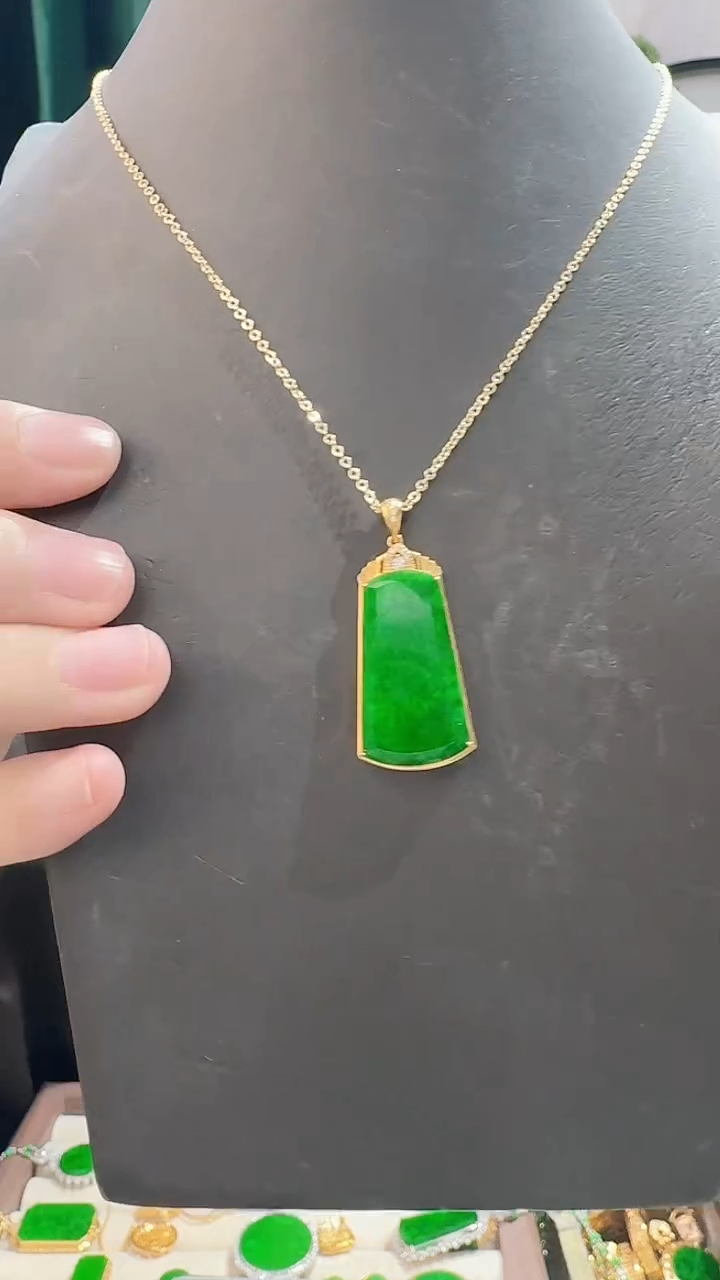 颈饰18K金镶嵌翡翠8888888888