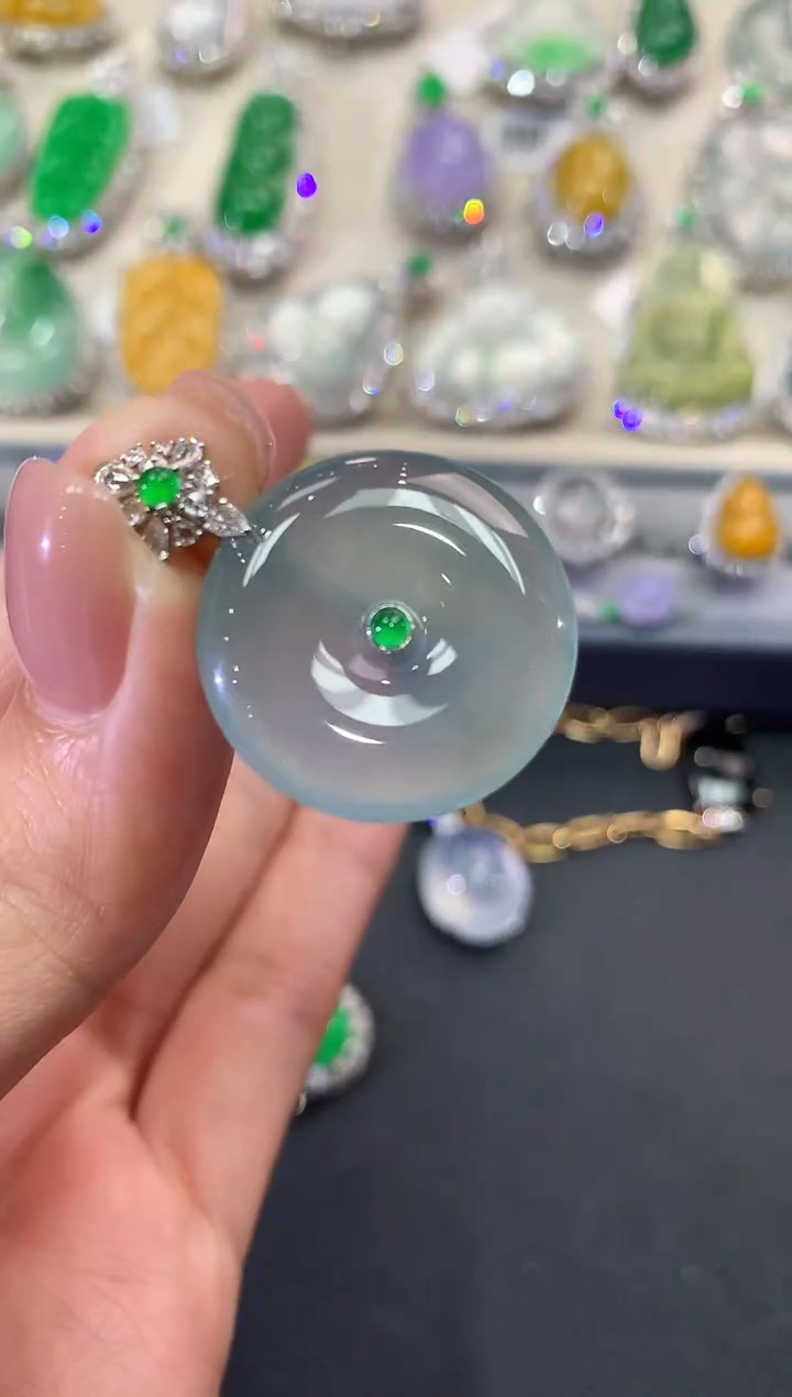 【闪购商品】翡翠吊坠(不含链)18K金镶嵌q110         