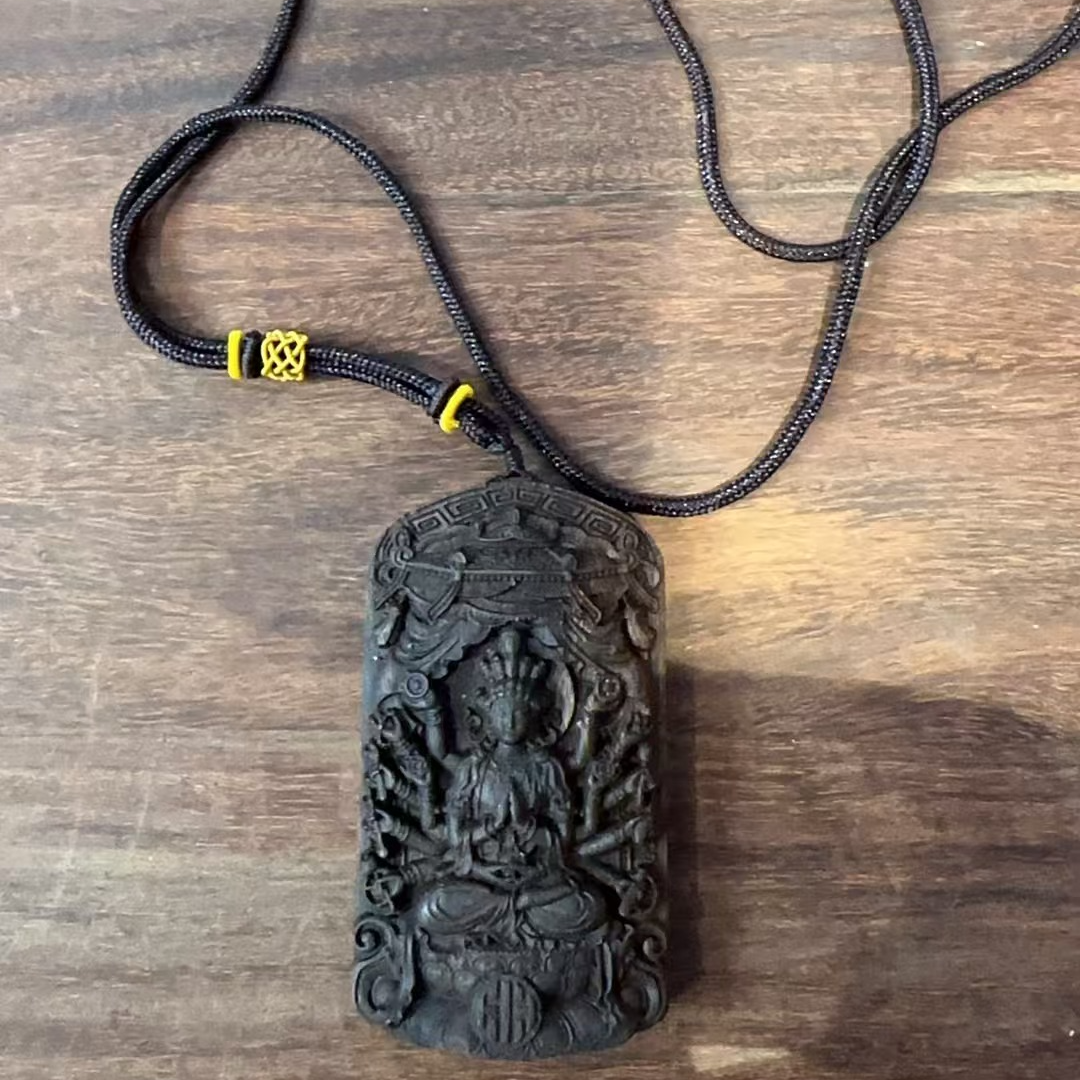 QH0002千手观音富森红土吊坠/多样性发货