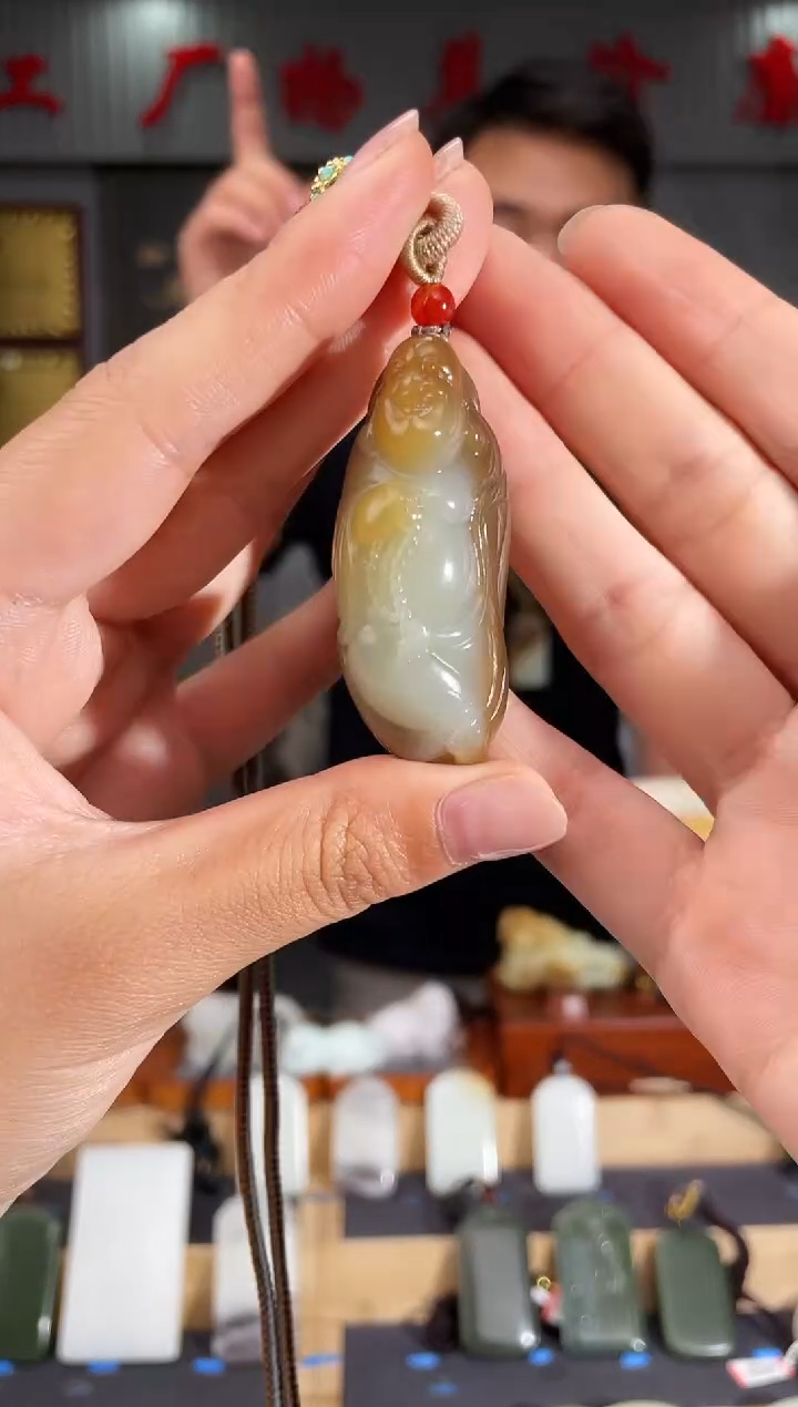 和田玉未镶嵌颈饰1