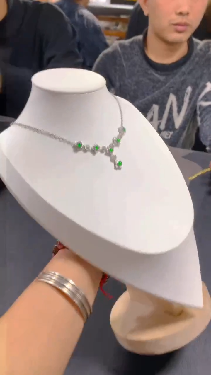 【闪购商品】翡翠吊坠(赠链)未镶嵌0632302566/多样性发一