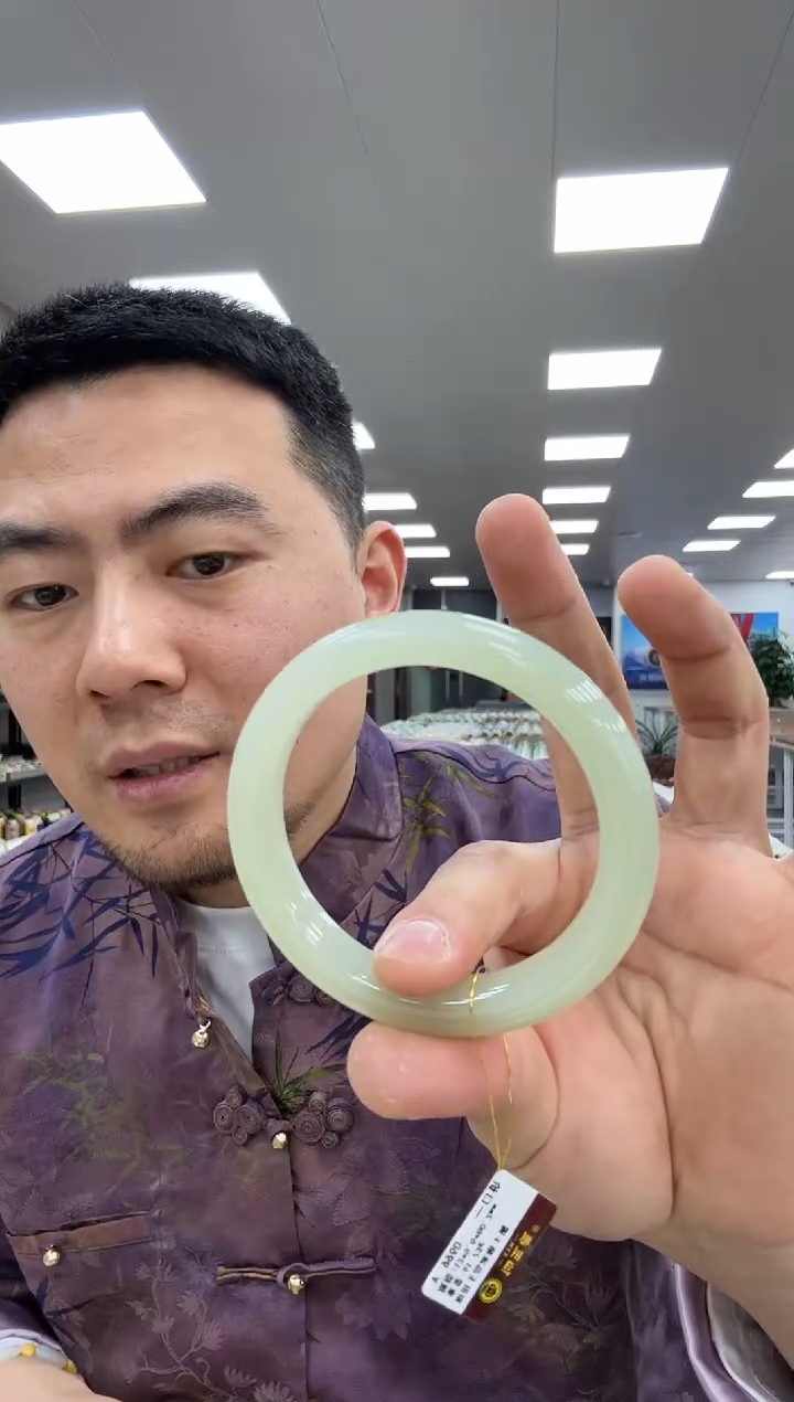 【闪购商品】和田玉手镯未镶嵌60  822