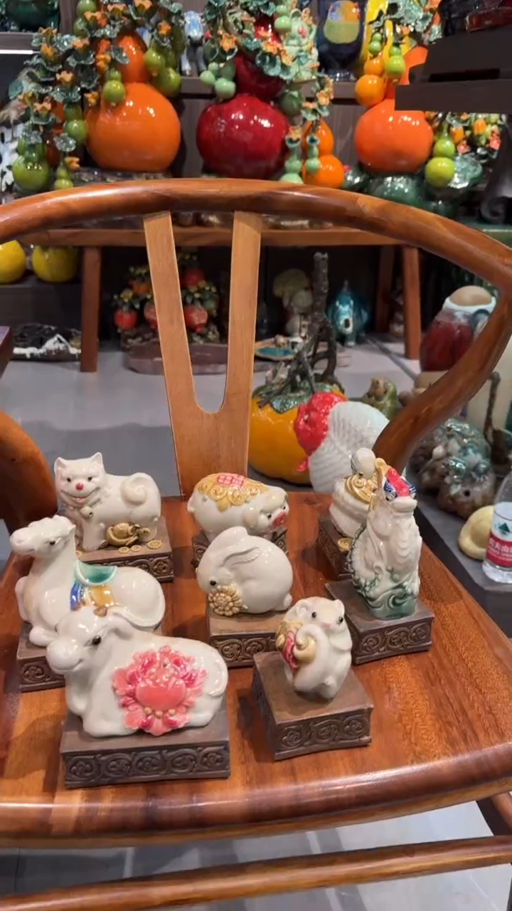 陶瓷东*狗，龙，兔，牛，马，猪，蛇，龙共8个