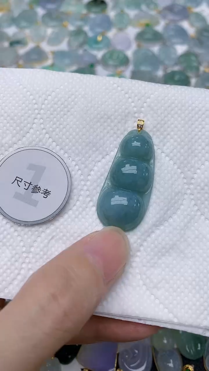 颈饰18K金镶嵌翡翠天然A货翡翠