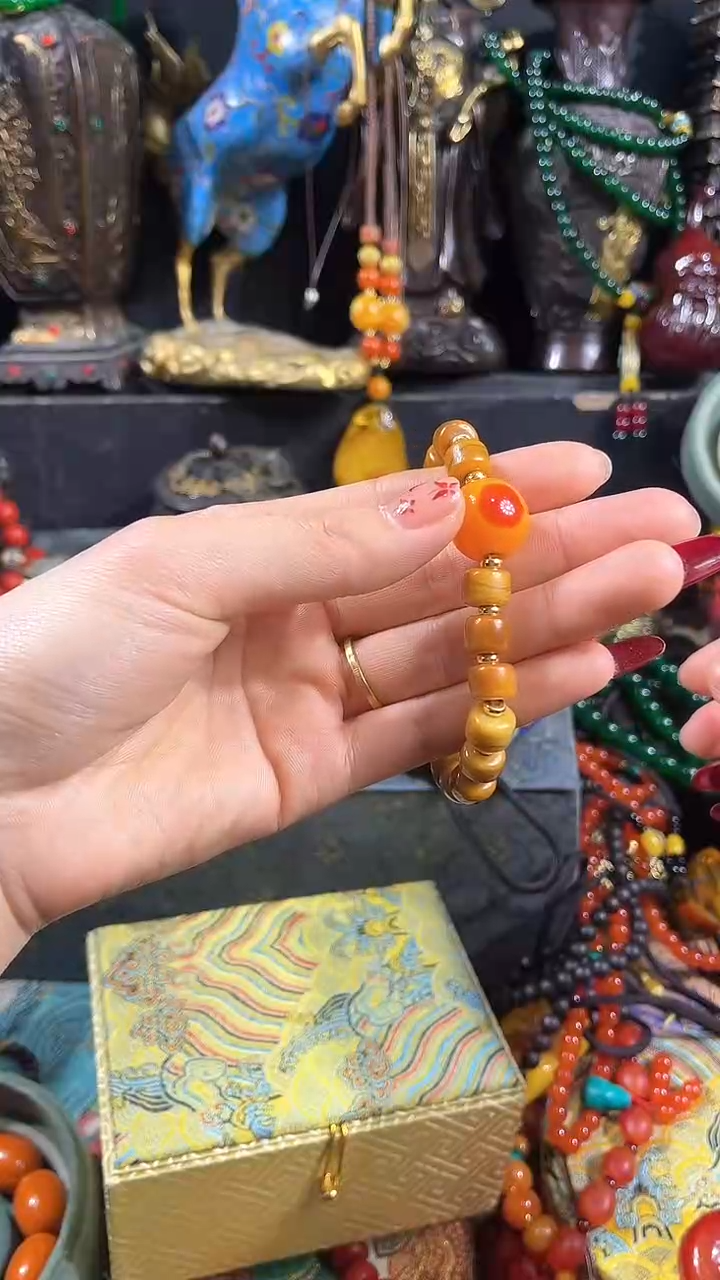 【闪购商品】蜜蜡手串未镶嵌【闪购商品】带红点蜜蜡手串15484