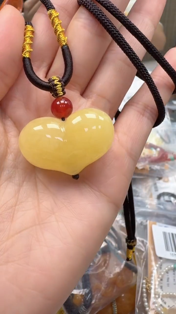 裸石琥珀未镶嵌如图