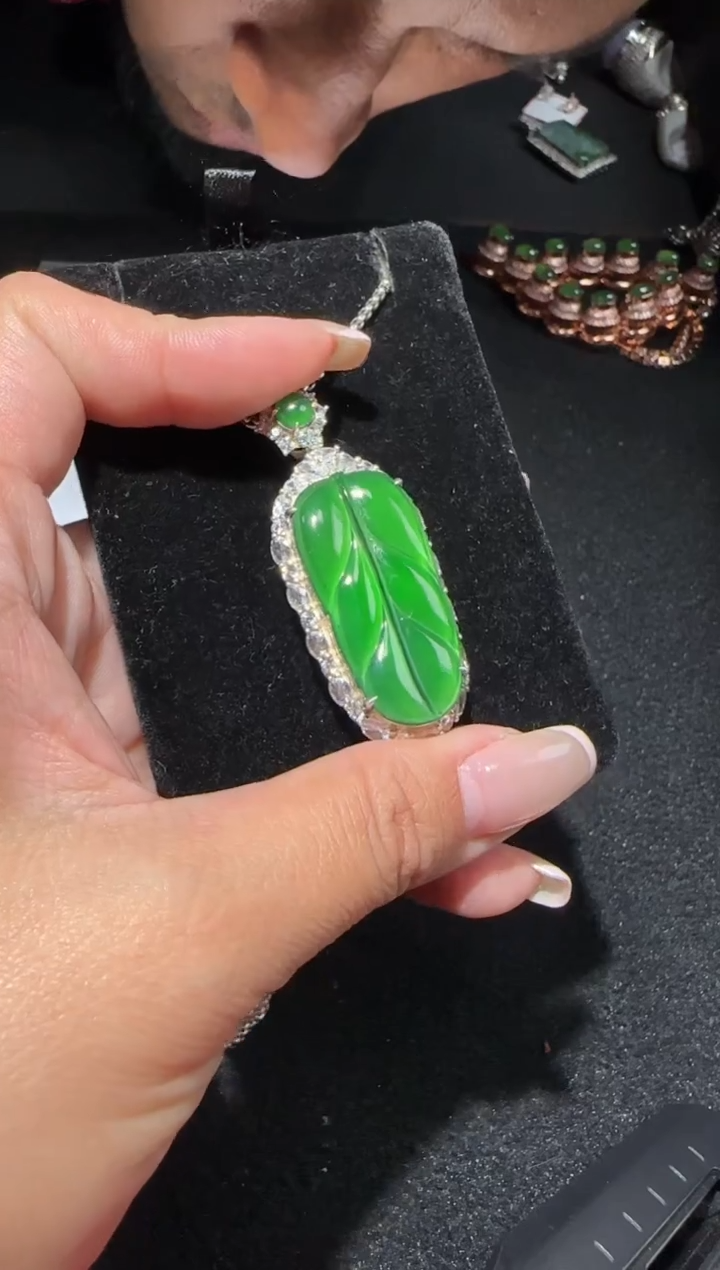 【闪购商品】翡翠吊坠(赠链)银S925镶嵌多样性发货拍一发一