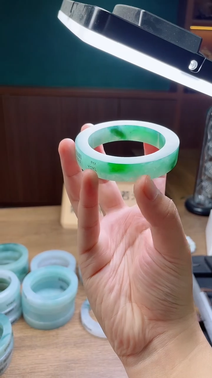 定制翡翠手镯未镶嵌定制