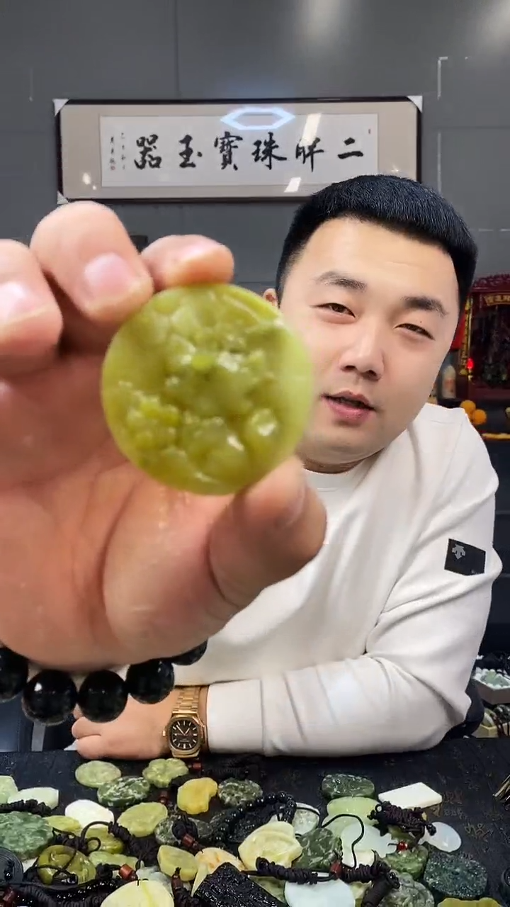 未镶嵌蛇纹石玉颈饰天然岫玉（多样性发其中之一）