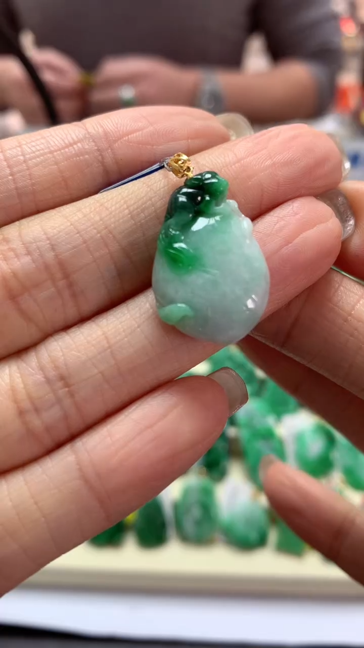 【闪购商品】翡翠吊坠(不含链)18K金镶嵌挂件