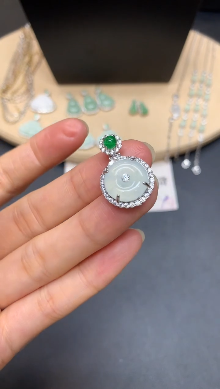 【闪购商品】翡翠吊坠(不含链)银S925镶嵌平安扣【多样性发其一】