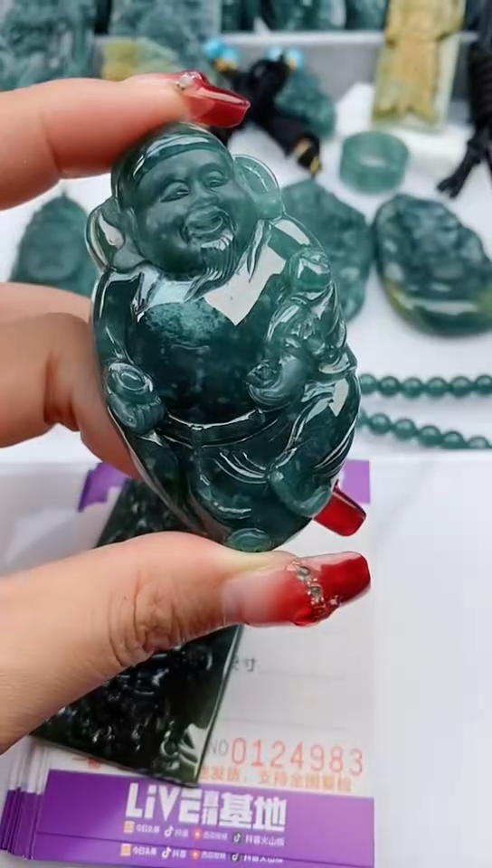【闪购商品】翡翠颈饰未镶嵌            