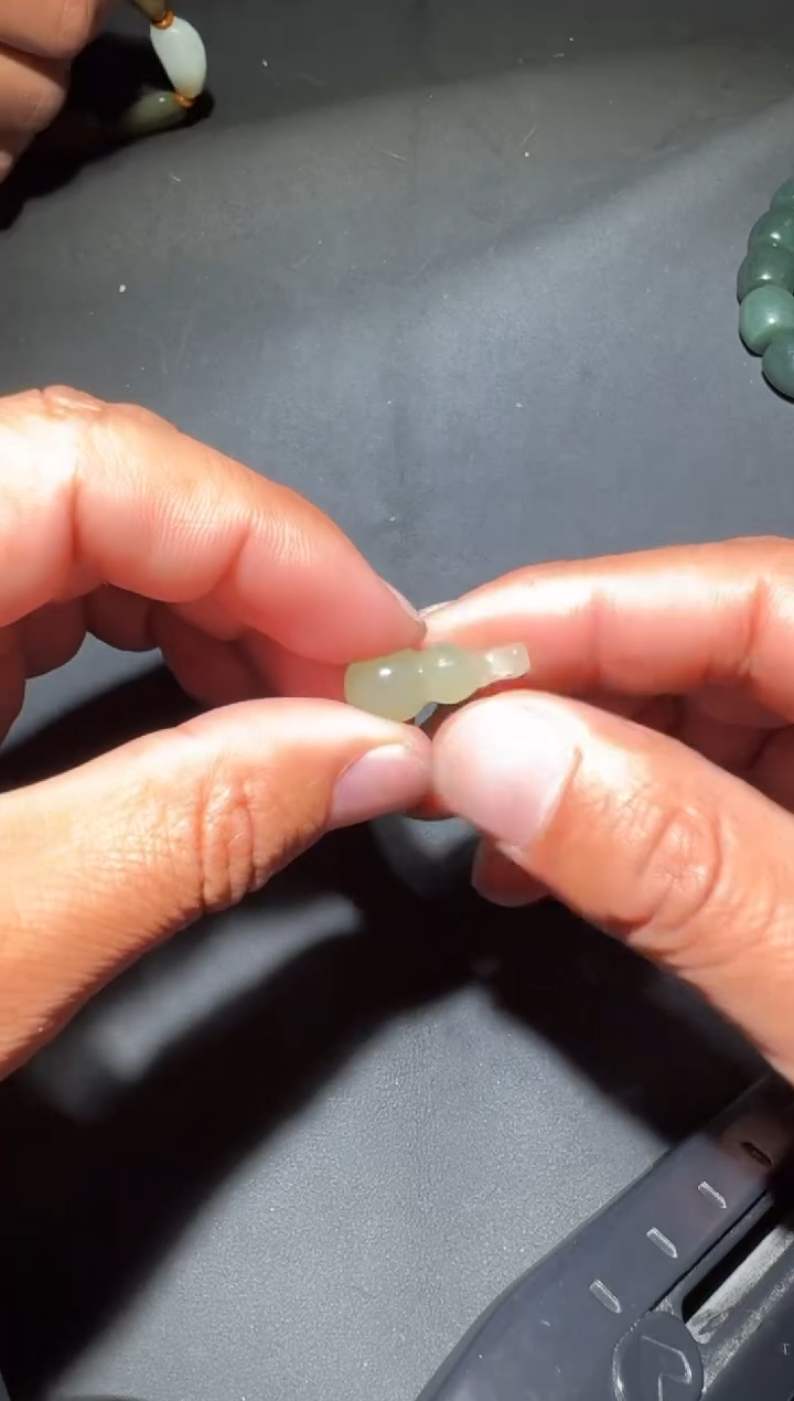 未镶嵌和田玉（糖玉）挂件和田玉