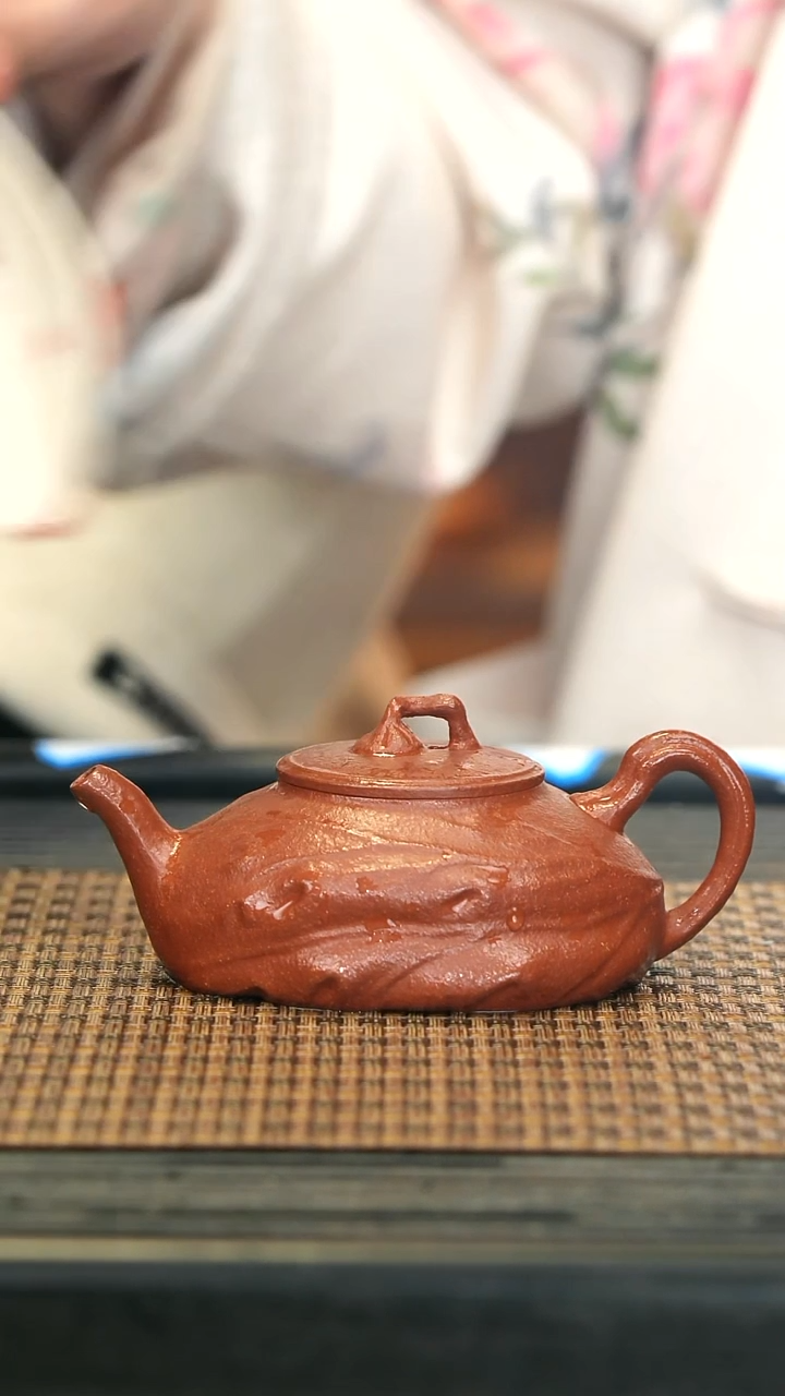 【闪购商品】紫砂茶壶THF63绝红降坡 荷叶