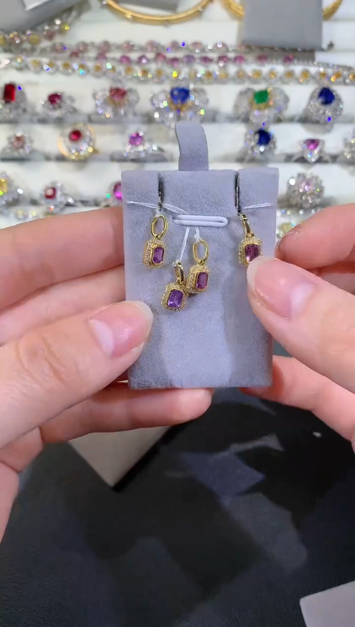 【闪购商品】彩色蓝宝石吊坠18K金镶嵌R443|1180多样性发其一